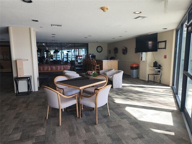 Building Photo - 6290 Bahia Del Mar Cir N