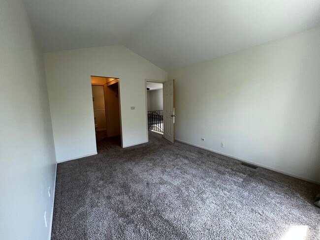Building Photo - 1556 Darien Lakes Dr