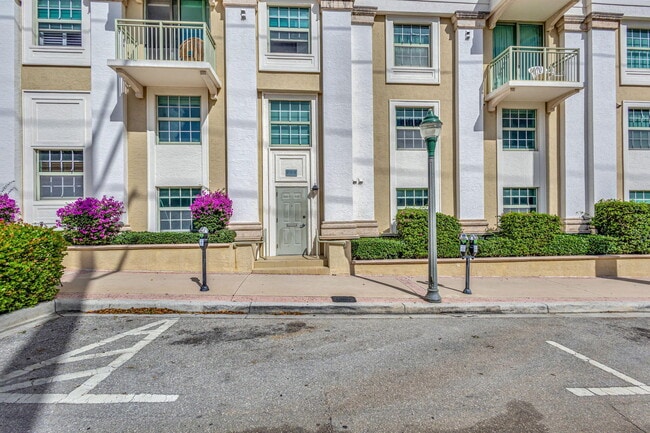 Building Photo - 610 Clematis St