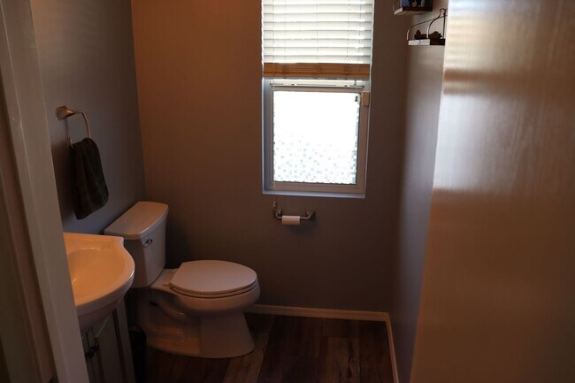 Building Photo - 3 Bedroom, 2.5 Bath