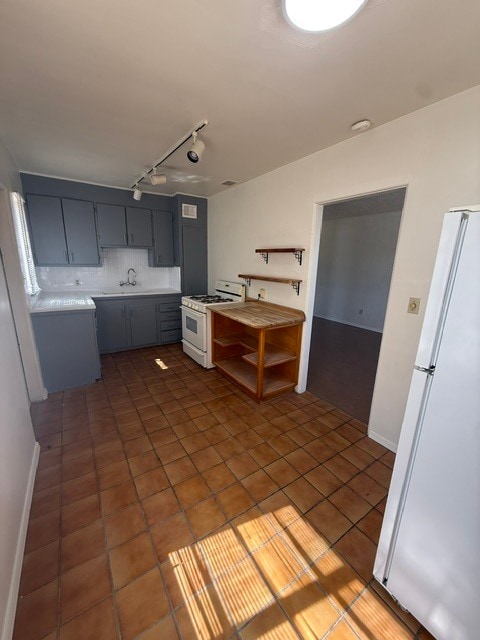 Building Photo - Townhome For Rent