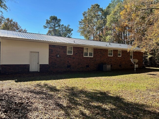 Building Photo - 1728 NC-20