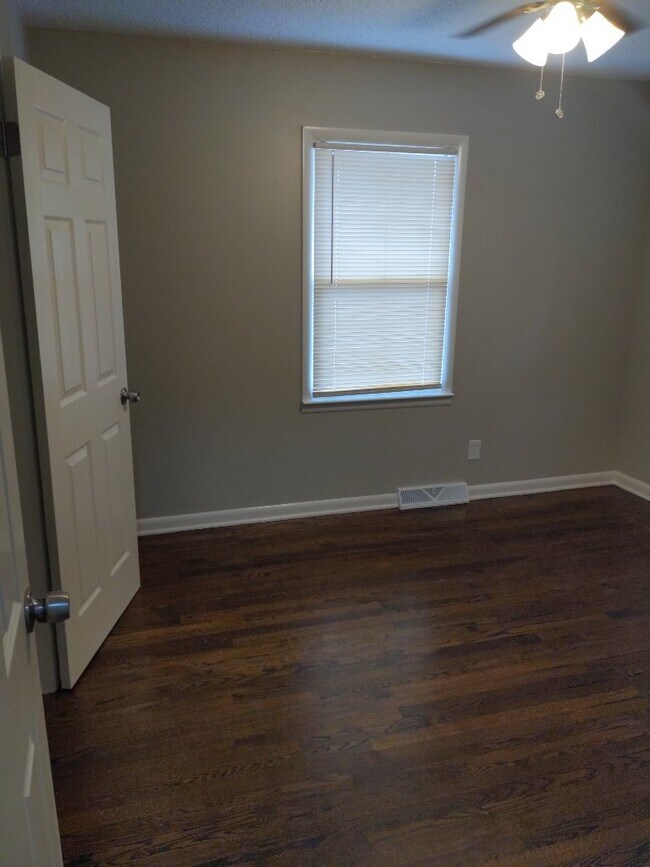 Building Photo - 145 S Oxford Ave Independence (Jackson Cou...