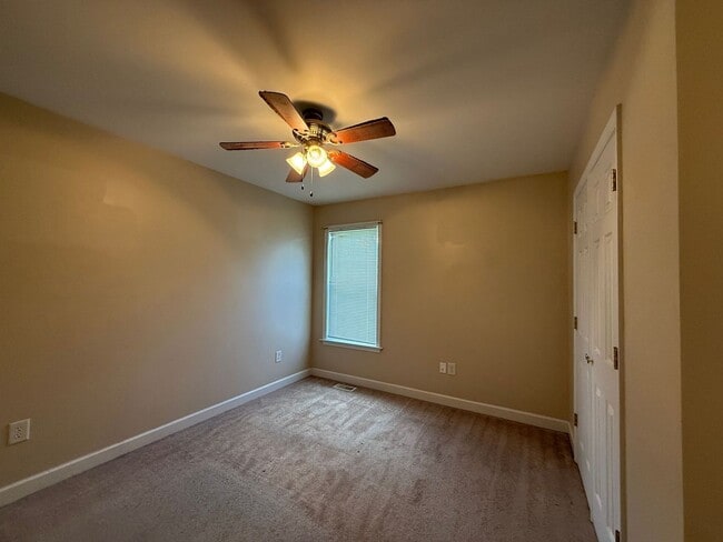Building Photo - Three bedroom, 2 bath house in Haw River