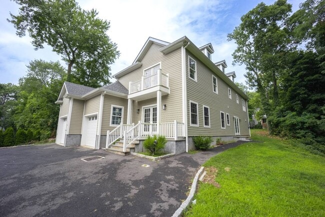 Building Photo - 1 Kewanee Rd