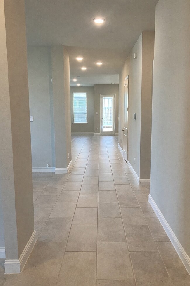Building Photo - 10442 Eastern Bluestar Dr