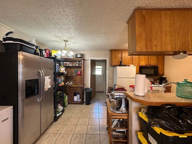 Building Photo - 2108/2110 Stoneridge  SERIES 1