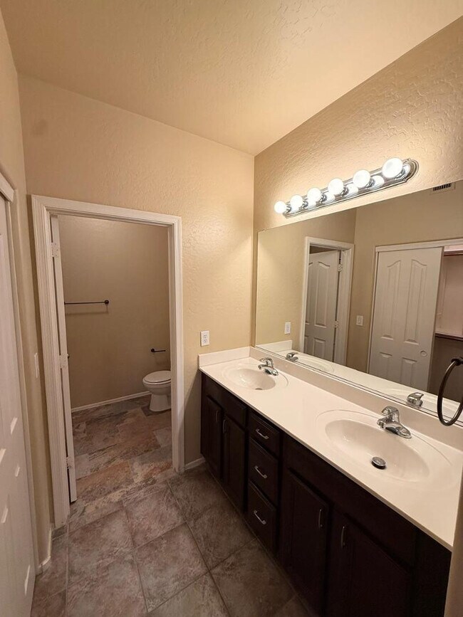 Building Photo - 8462 E Pampa Ave