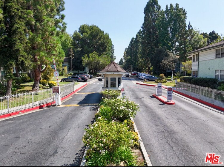 Building Photo - 5882 Bowcroft St