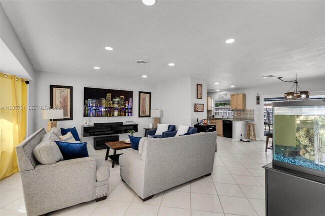 Building Photo - 6841 NW 7th Ct