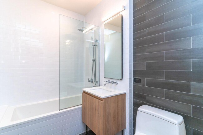 Building Photo - 487 Keap St