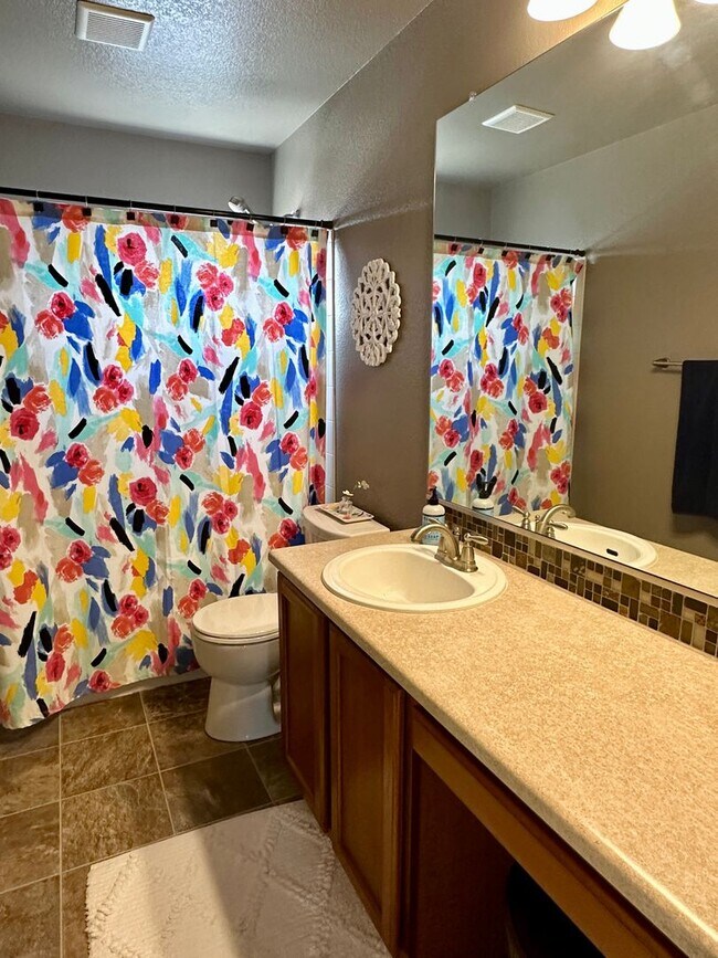 Building Photo - Elegant & Spacious 4BD Home with 3-Car Gar...