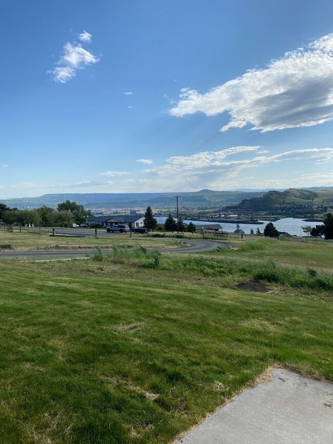 Building Photo - 3 Bed/2 Bath Home with Columbia River & Mt...
