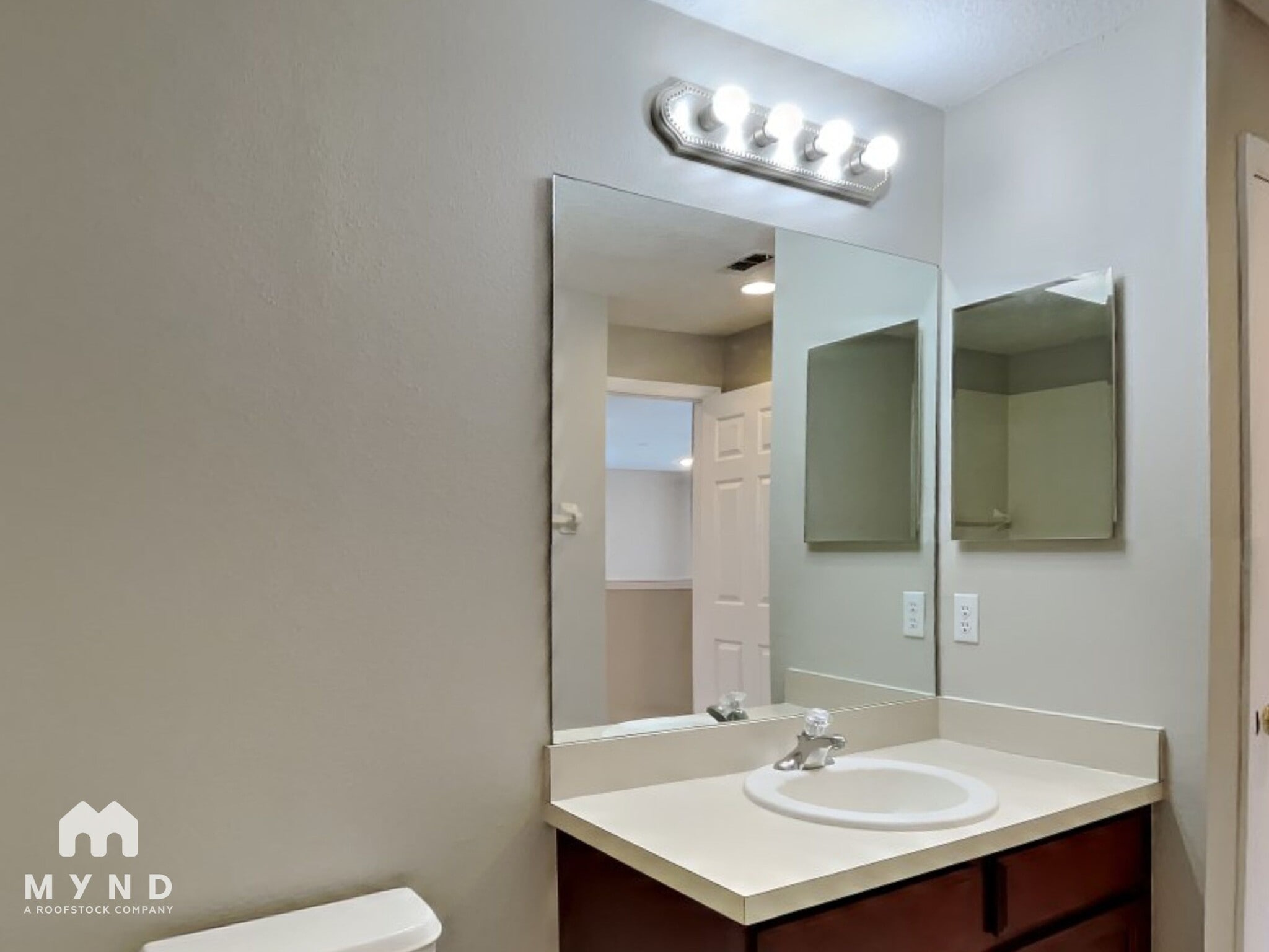 Building Photo - 1460 Travertine Terrace