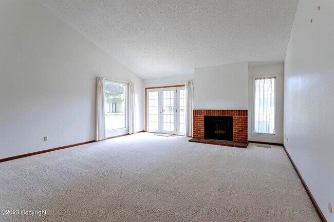 Building Photo - 909 Indian Hills Dr