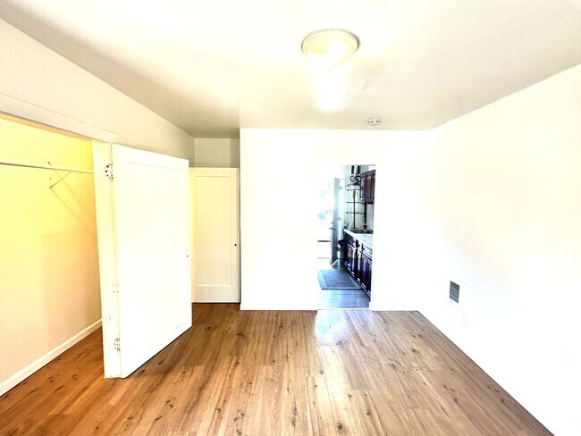 Building Photo - 2648 E 27th St