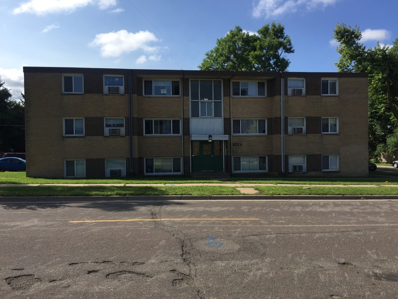 Primary Photo - White Bear Apartments