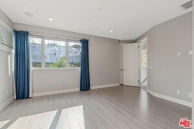 Building Photo - 12860 S Seaglass Cir