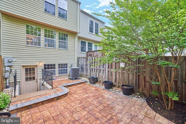 Building Photo - 6633 Skylemar Trail