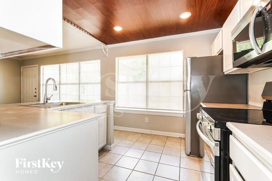Building Photo - 23015 Banquo Dr