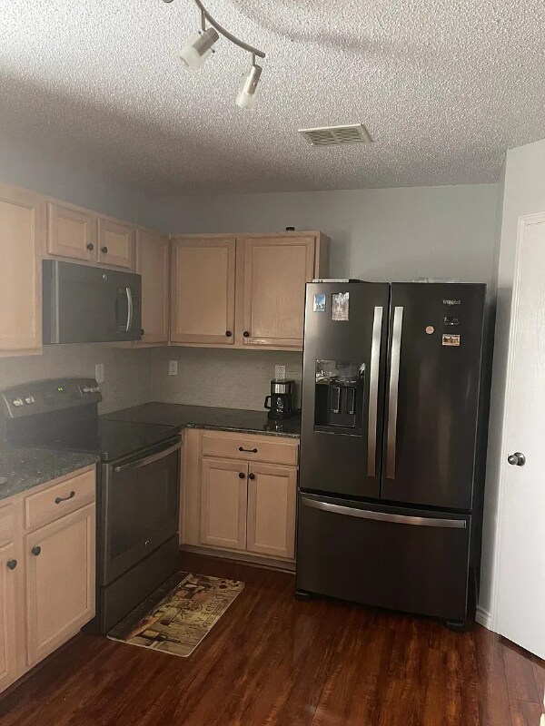 Building Photo - 1713 Cliffbrook Dr
