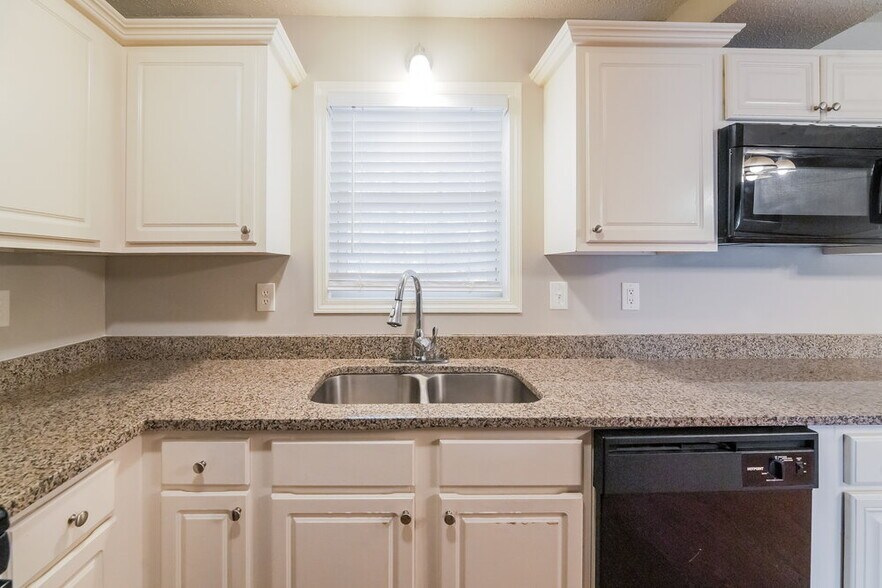 Building Photo - 11081 Knotty Pine Pl