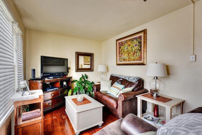 Building Photo - Unbeatable Location – Walk to the Guadalup...