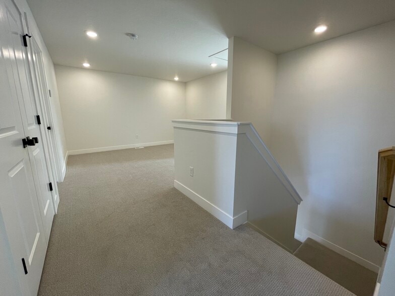 Building Photo - 465 W 490 N
