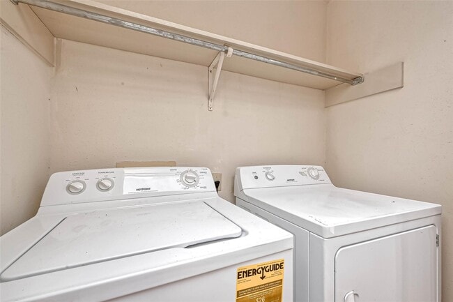 Building Photo - 8299 Cambridge St