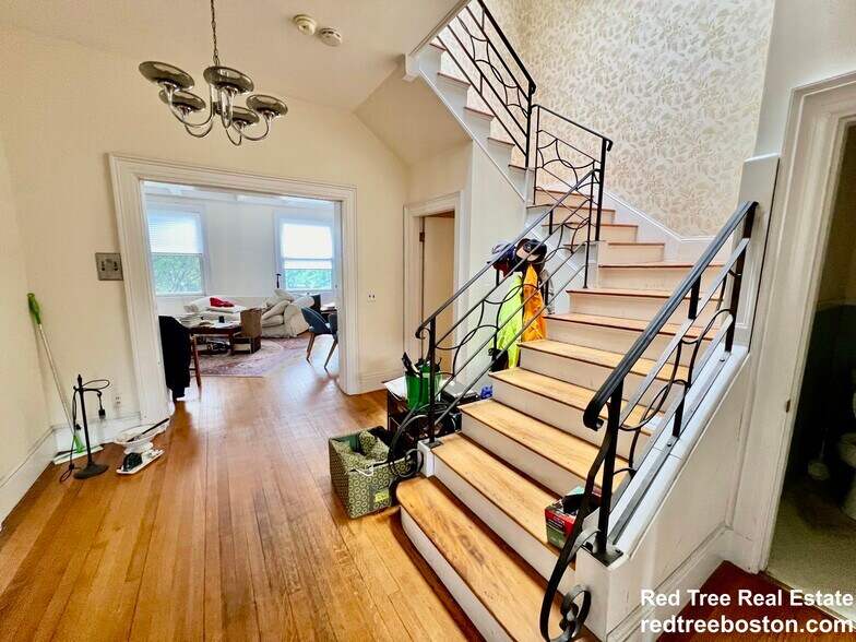 Building Photo - 1712 Beacon St