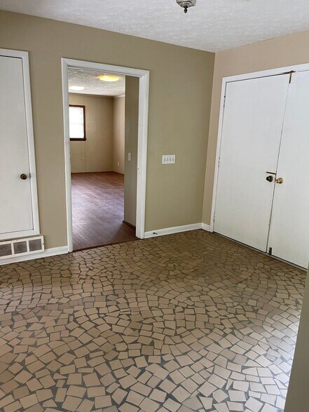 Building Photo - Glenn Ave Home