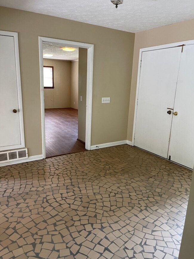 Building Photo - Glenn Ave Home