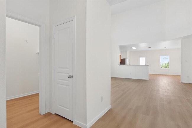 Building Photo - 1385 Red Stag Pl