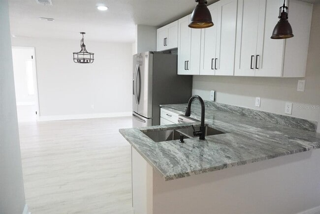 Building Photo - 7811 Bay Cedar Dr