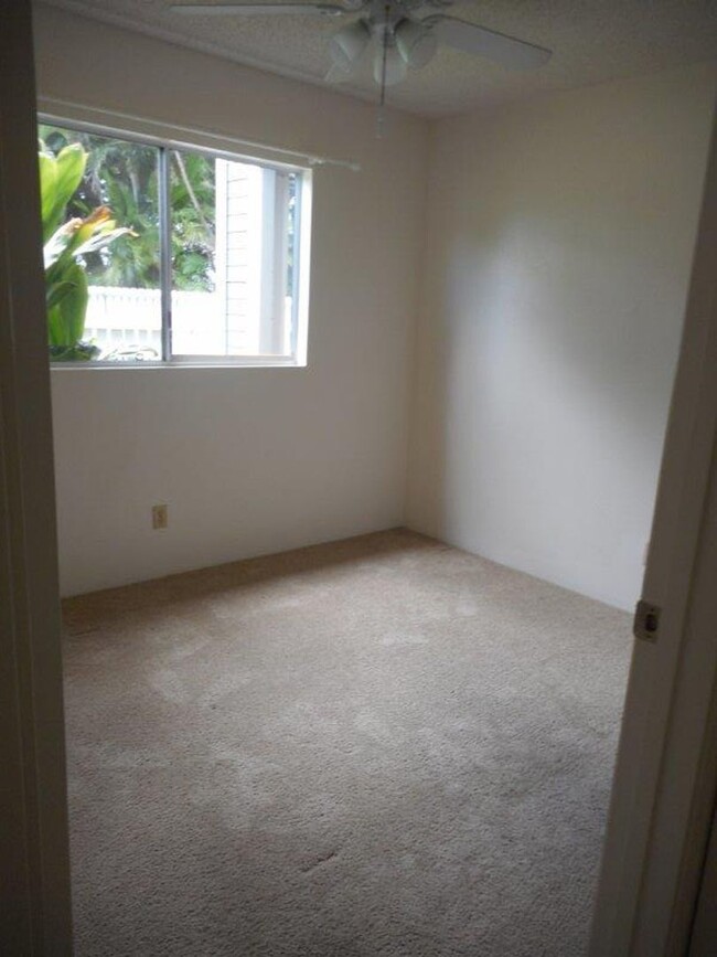 Building Photo - Fairway Village - ground floor townhouse 2...