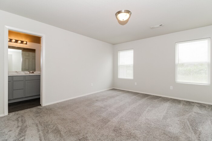 Building Photo - 12204 Wahoo Dr