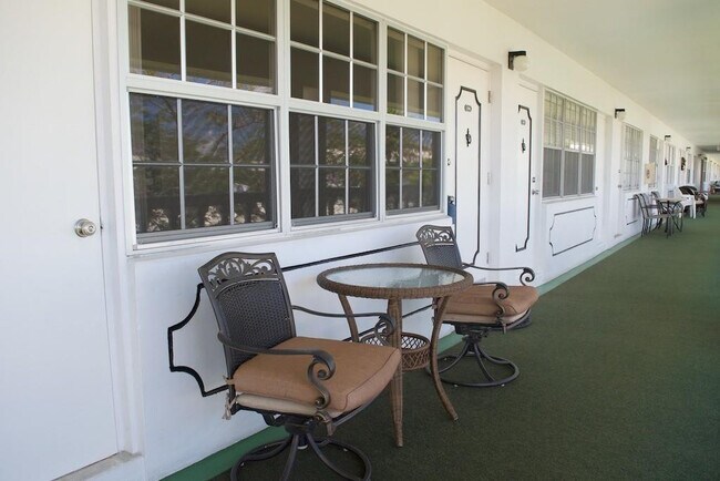 Building Photo - 5200 NE 24th Terrace