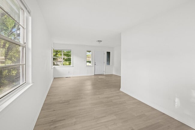 Building Photo - Charming 3 Bedroom, 2 Bathroom house