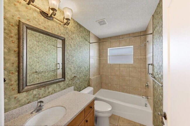 Building Photo - South Venice Annual Pool Home for Rent