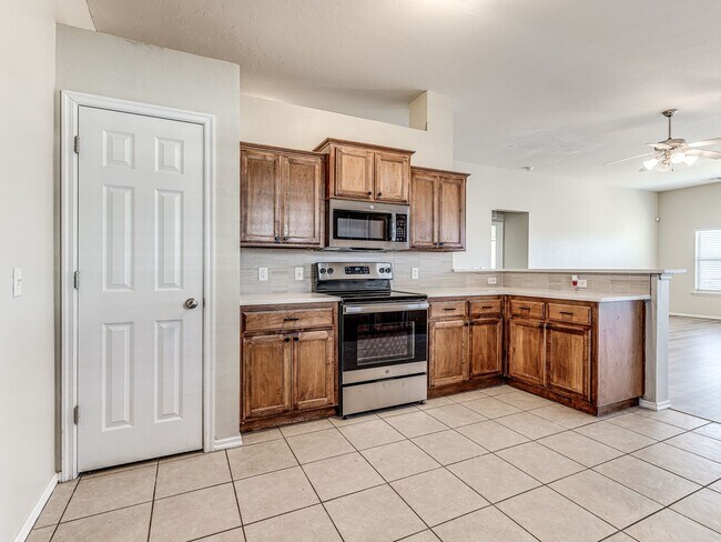 Building Photo - Updated home in Edmond + 3 bed + 2 bath