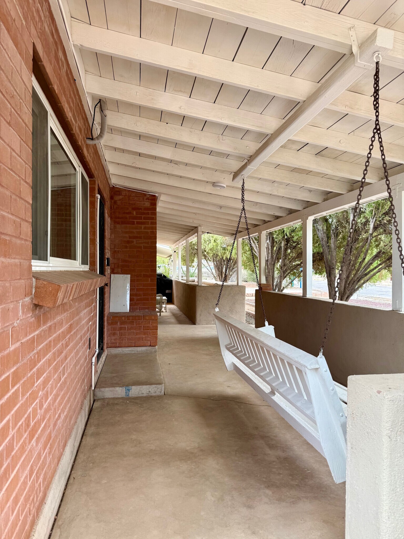 Front Porch - 1546 N Magnolia Ave