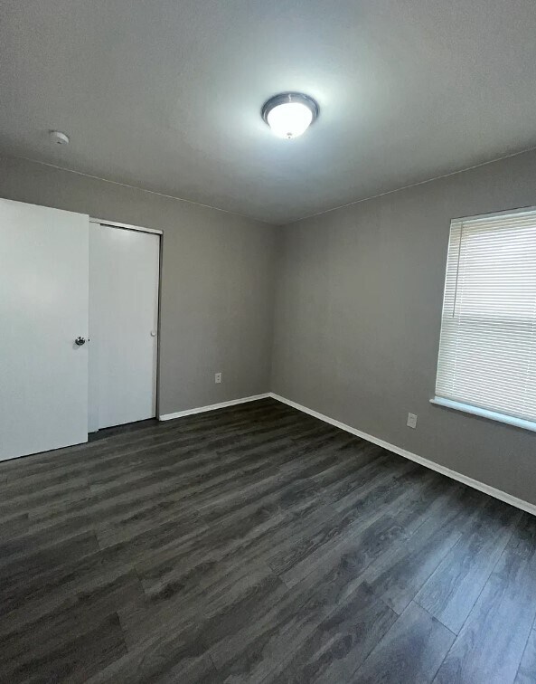 Building Photo - 4770 Kings Dr