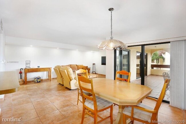 Building Photo - 2 br, 2 bath Condo - 9280 SW 123rd Ct