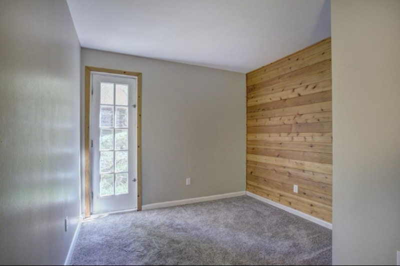 Building Photo - 347 Deer Path Rd