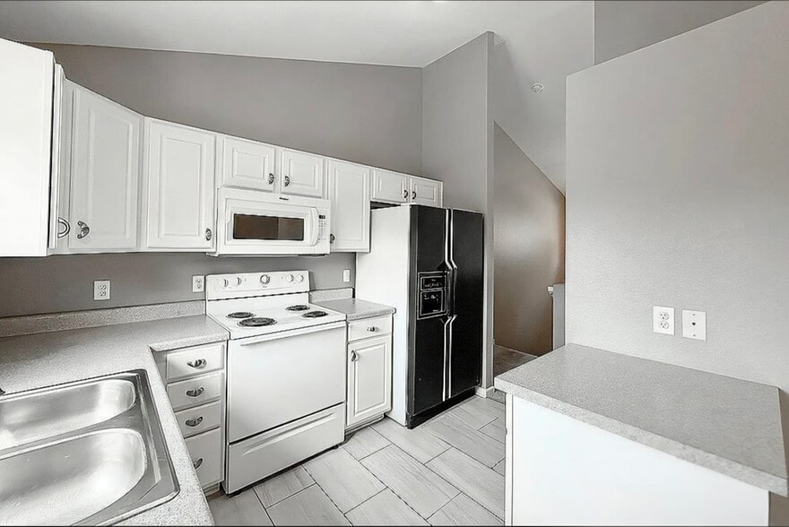 Building Photo - 1748 N 207th St