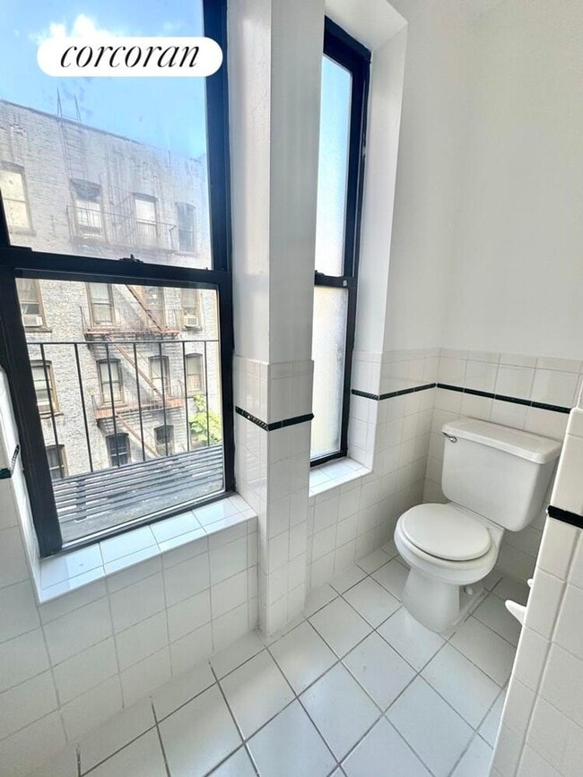 Building Photo - 509 E 81st St