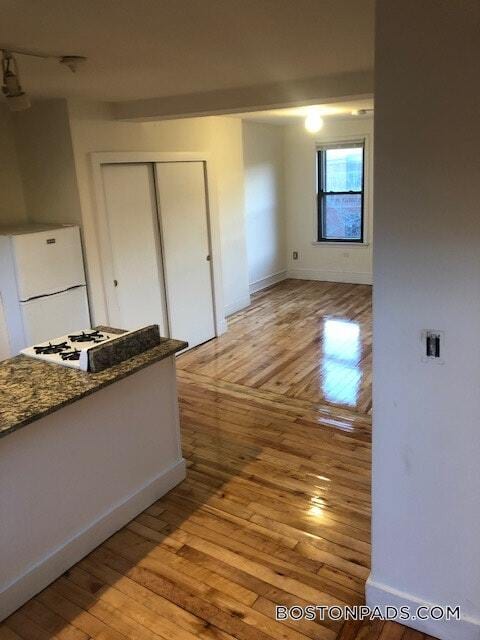 Building Photo - 39 Beacon St