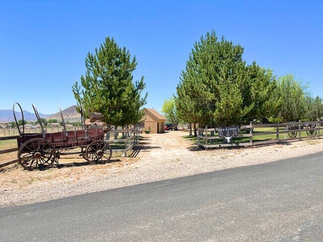 Building Photo - Horsemans Property