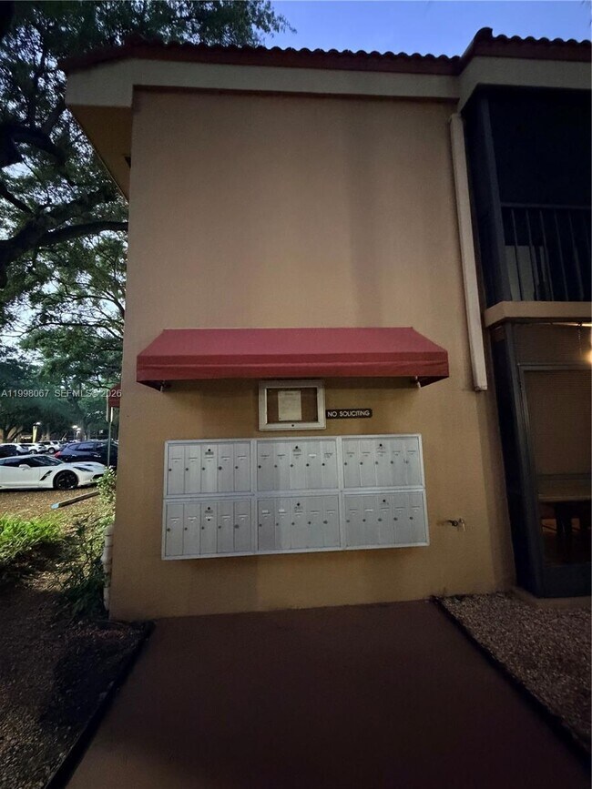 Building Photo - 15405 N Miami Lakeway