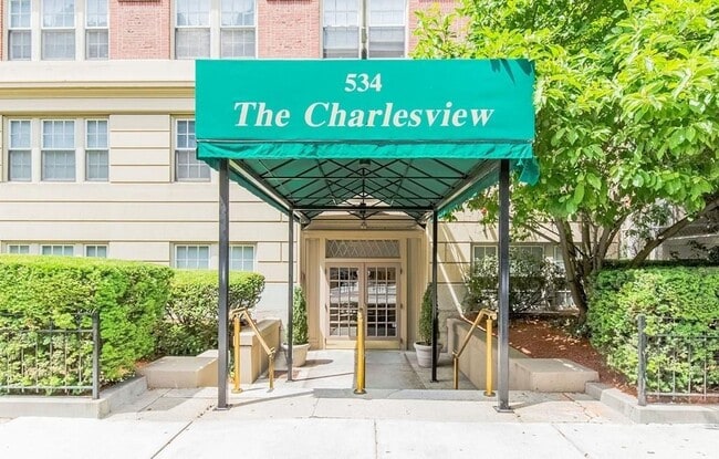 Building Photo - 534 Beacon St